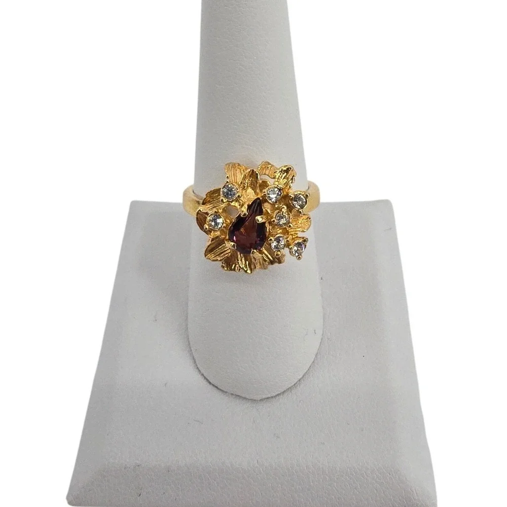 Ring Womens 8 Floral Cluster Gold Tone Purple Amethyst EUC